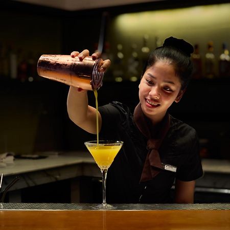 The Peninsula Phnom Penh Hotel Екстериор снимка
