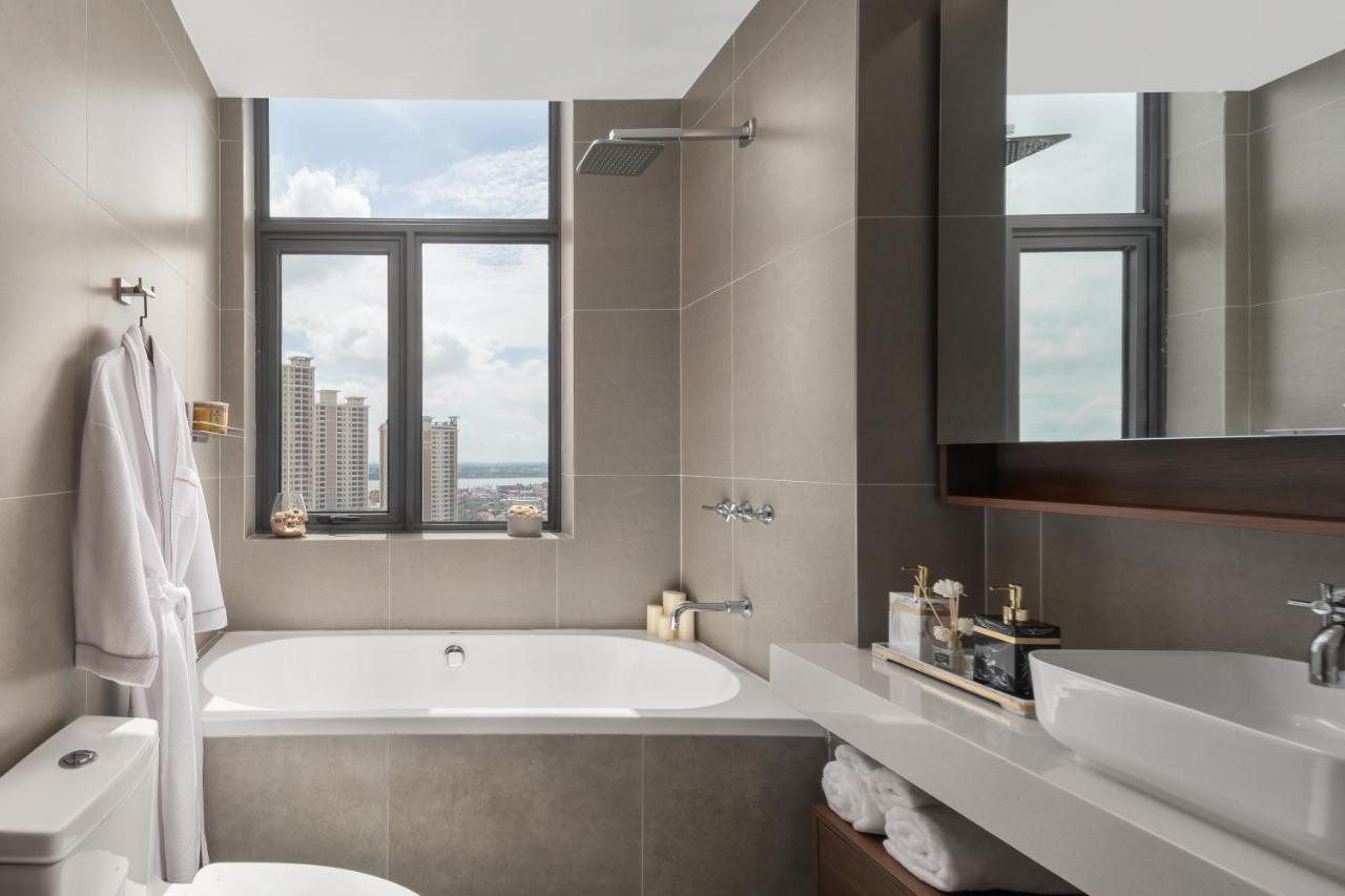The Peninsula Phnom Penh Hotel Екстериор снимка