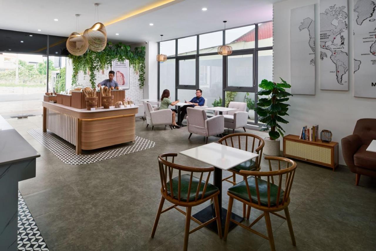 The Peninsula Phnom Penh Hotel Екстериор снимка