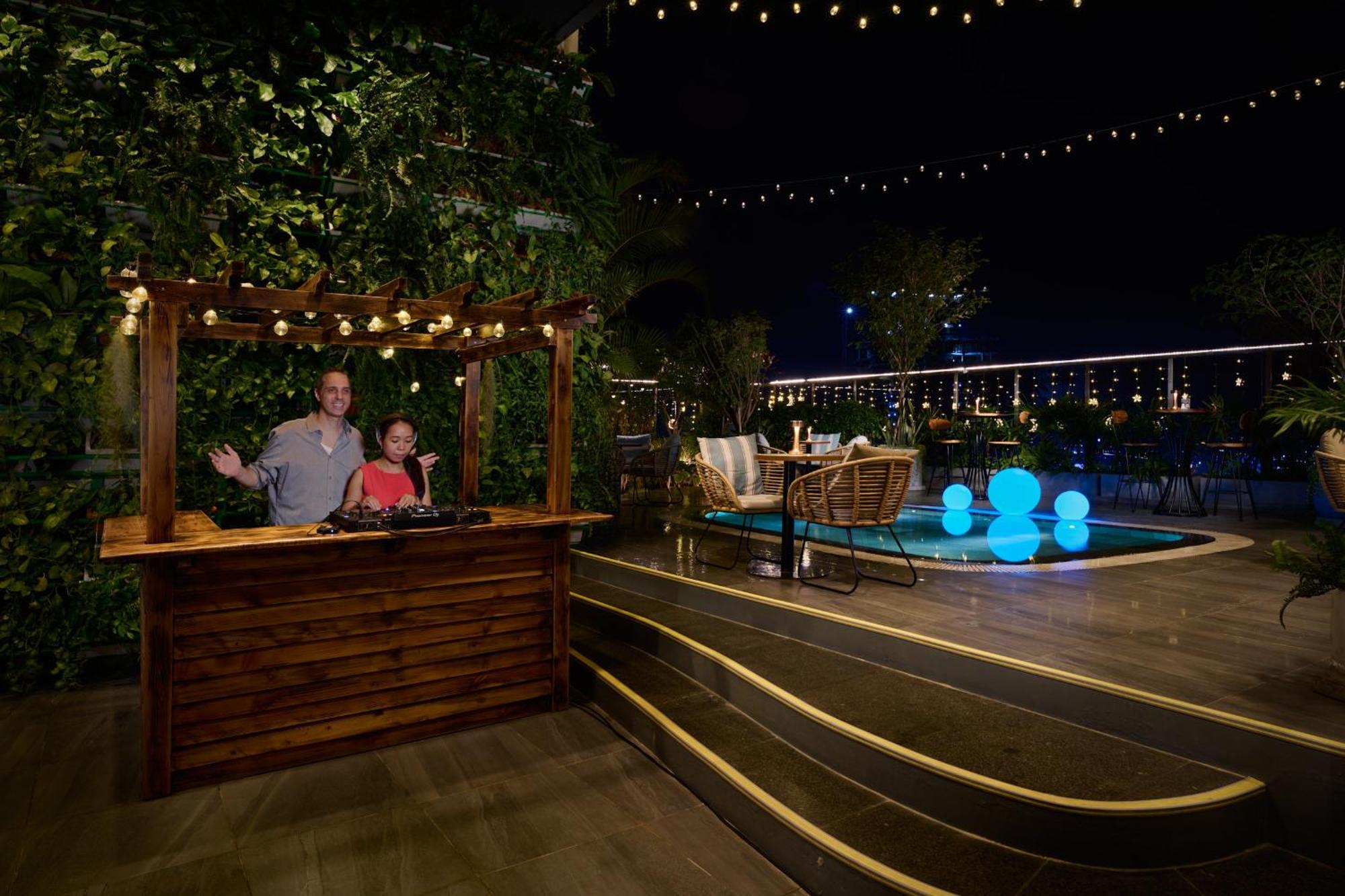 The Peninsula Phnom Penh Hotel Екстериор снимка